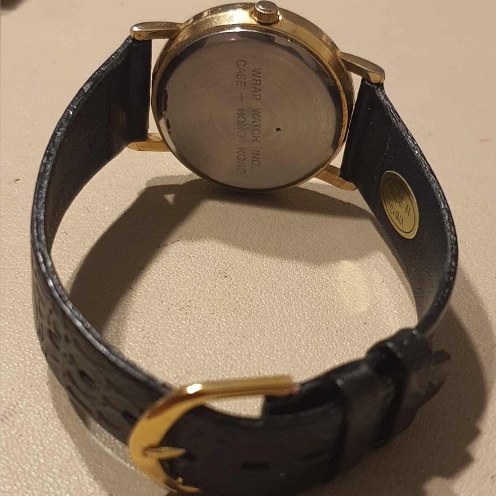 🦋10/$20🦋 Wrap Goltone/Black Leather Collie Dog Print Women's Watch - Picture 3 of 4